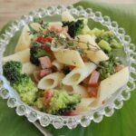 Macarrão com brócolis e bacon fácil