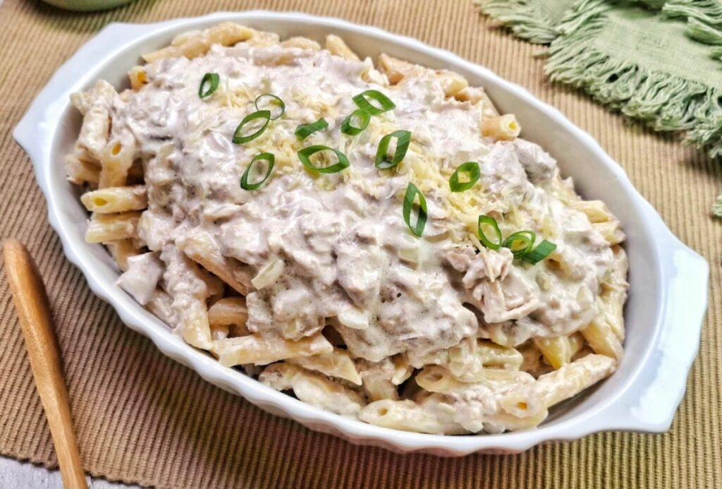 Macarrão cremoso com atum