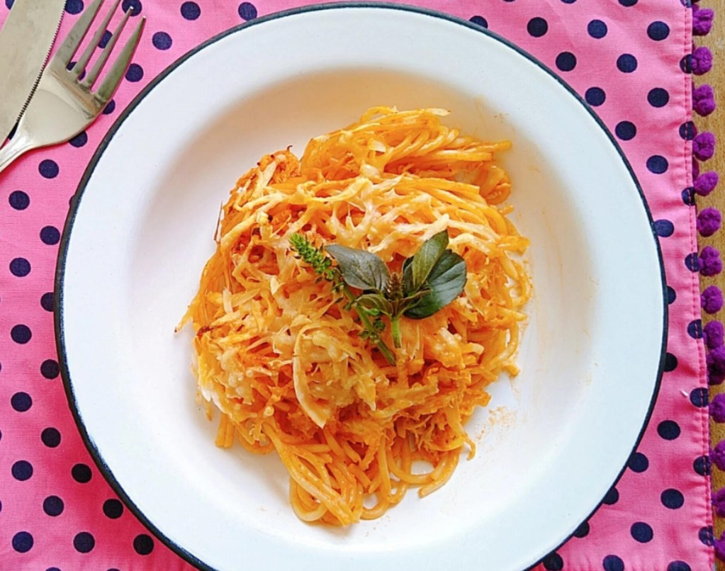 Macarronada de frango com creme de leite