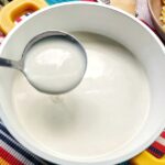 Molho branco com creme de leite e queijo