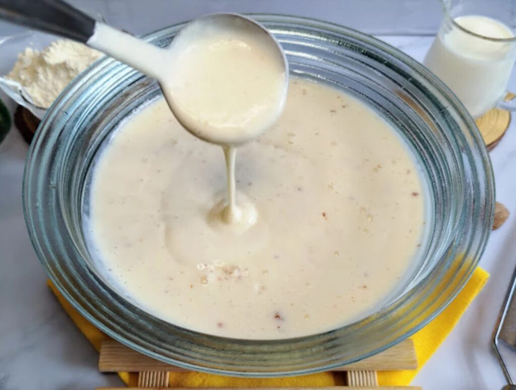 Molho branco com creme de leite e requeijão