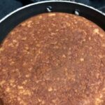 Pão de frigideira de banana e amêndoas