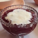 Sagu de vinho com creme de baunilha
