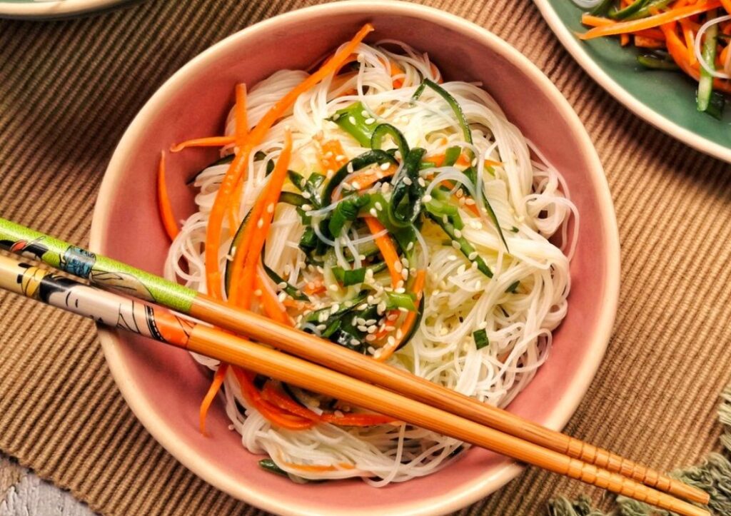 Salada de legumes com bifum