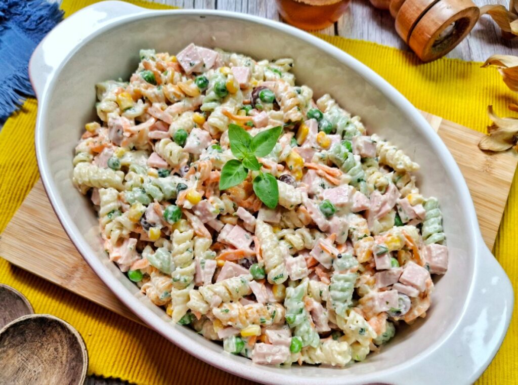 Salada de macarrão fácil e rápida