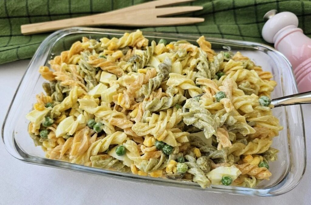 Salada-de-macarrao-parafuso-simples