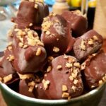 Sorvete-de-banana-e-doce-de-leite-com-casquinha-de-chocolate