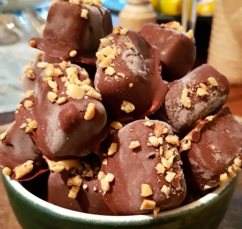 Sorvete-de-banana-e-doce-de-leite-com-casquinha-de-chocolate