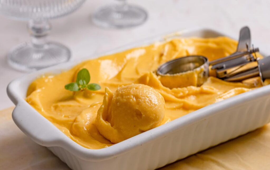 Sorvete de banana e manga no liquidificador