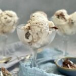 Sorvete de baunilha com creme de avelã