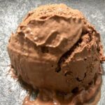 Sorvete de chocolate cremoso