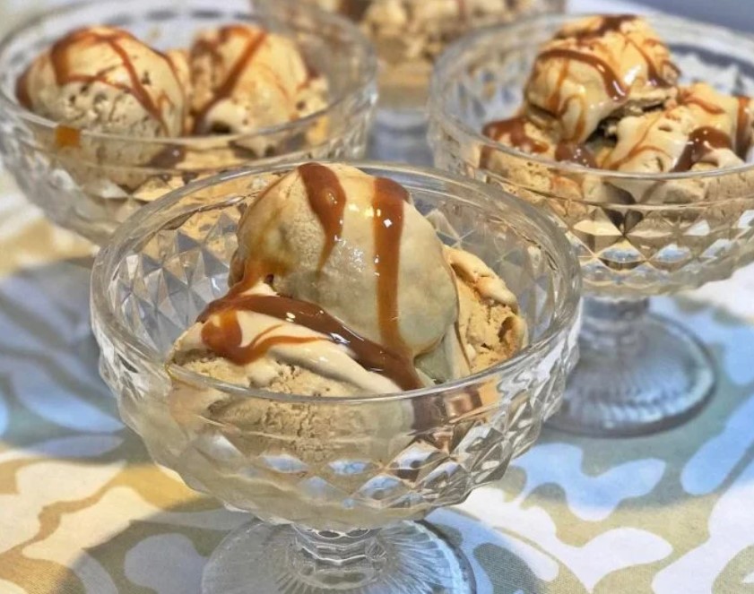 Sorvete de doce de leite simples