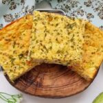 Torta de abobrinha com alho-poró