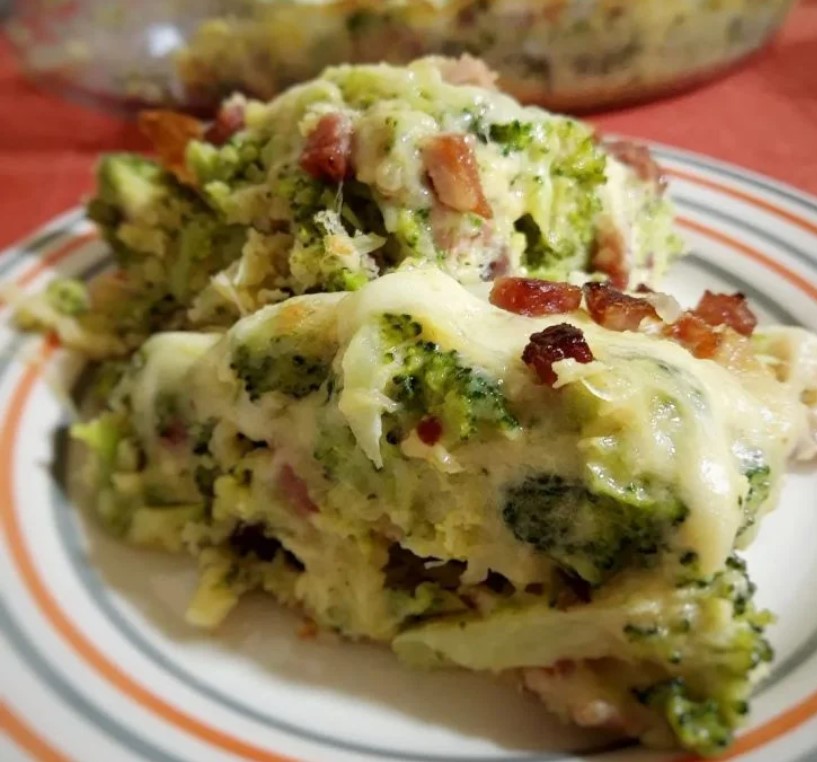Torta de brócolis com queijo e bacon