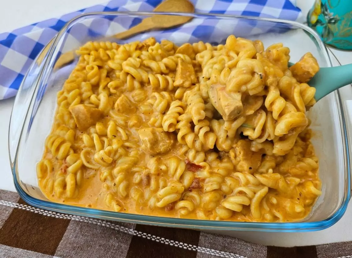 macarrao-com-frango-na-panela-de-pressao