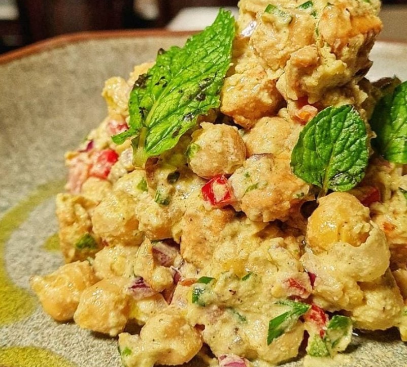salada-de-grao-de-bico-com-frango