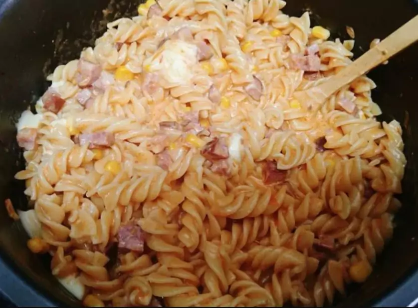 Macarrão com calabresa na panela de pressão