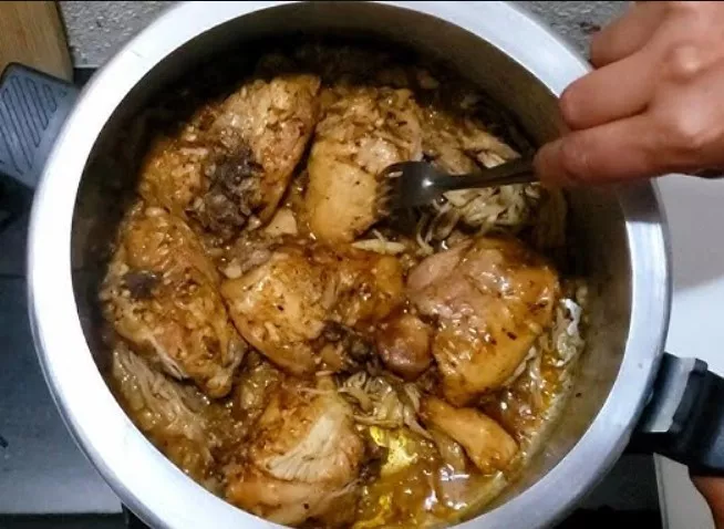 Sobrecoxa na Panela de Pressão com Batata